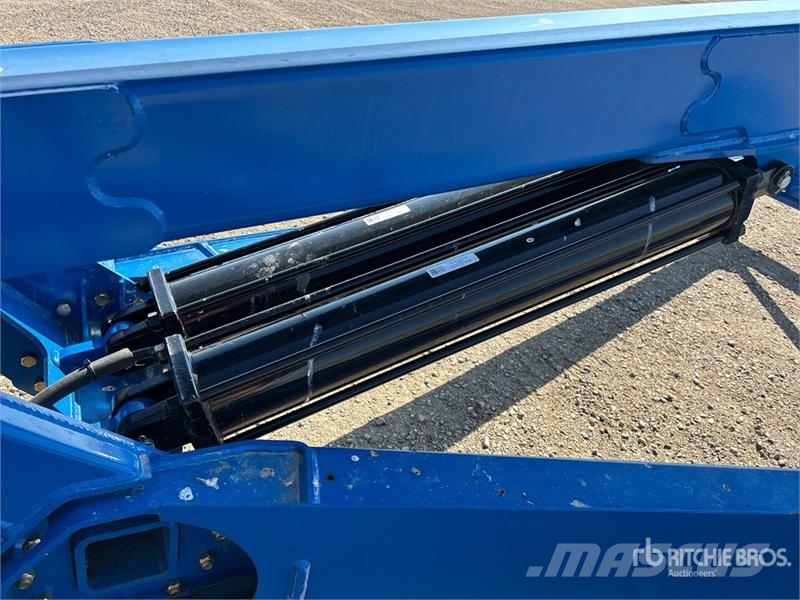 Brandt 1390 13 in x 90 ft Telescopic Swing Grain Auger Material de transporte