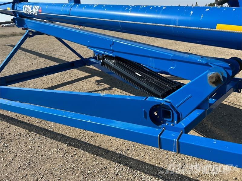 Brandt 1390 13 in x 90 ft Telescopic Swing Grain Auger Material de transporte