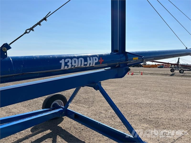 Brandt 1390 13 in x 90 ft Telescopic Swing Grain Auger Material de transporte