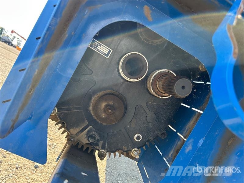 Brandt 1390 13 in x 90 ft Telescopic Swing Grain Auger Material de transporte