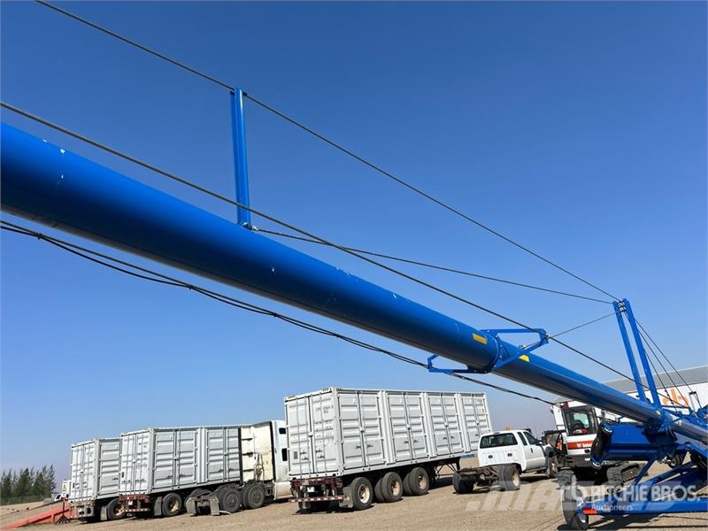 Brandt 1390 13 in x 90 ft Telescopic Swing Grain Auger Material de transporte