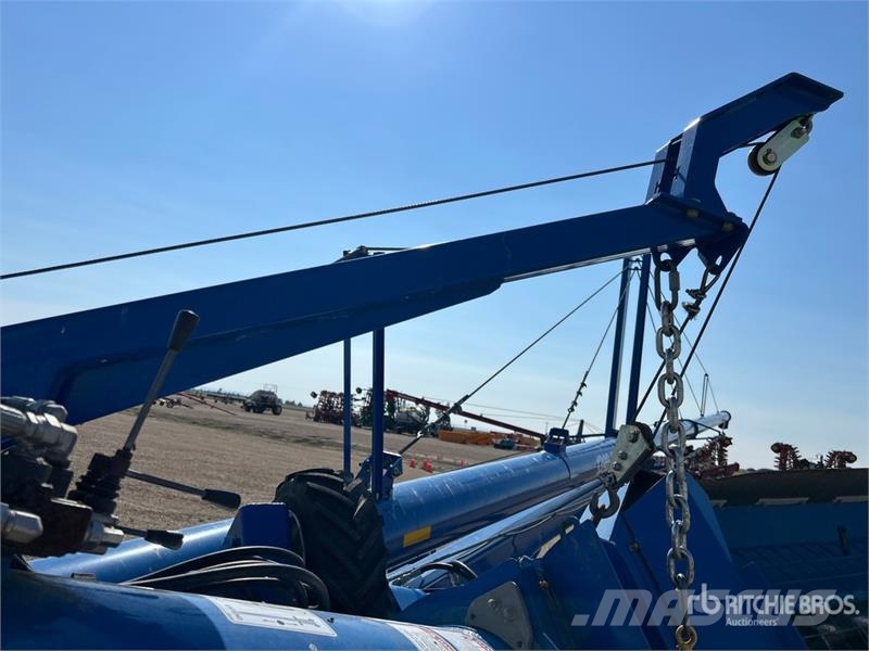 Brandt 1390 13 in x 90 ft Telescopic Swing Grain Auger Material de transporte