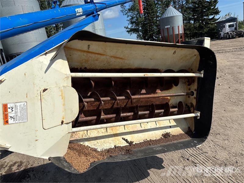 Brandt 1390 13 in x 90 ft Swing Grain Auger Material de transporte