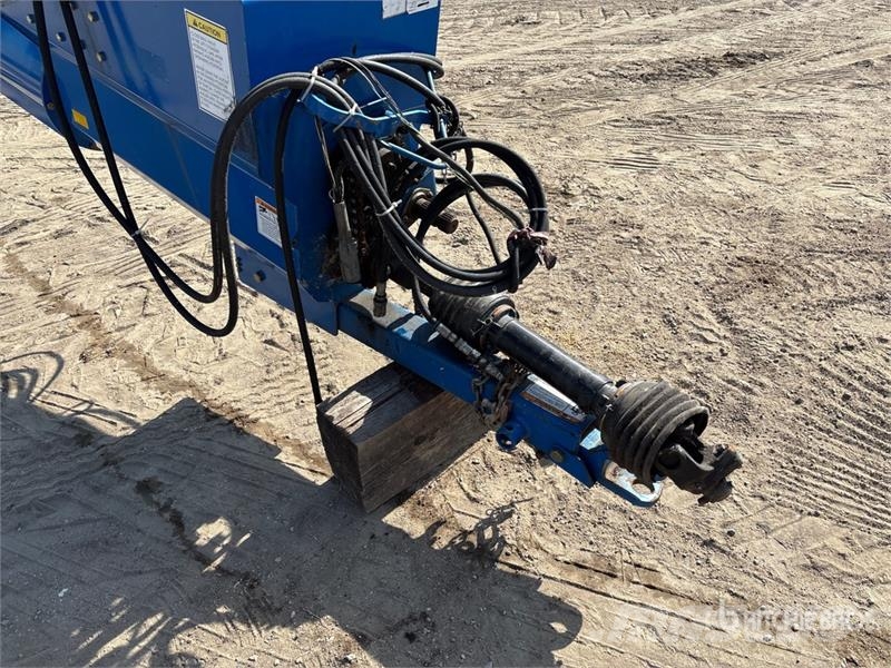 Brandt 1390 13 in x 90 ft Swing Grain Auger Material de transporte