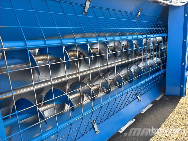 Brandt 1390-HP+ 13 in x 90 ft Swing Grain Auger Material de transporte