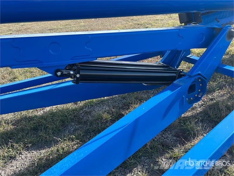 Brandt 1390 HP 13 in x 90 ft Swing Grain Auger Transportna oprema