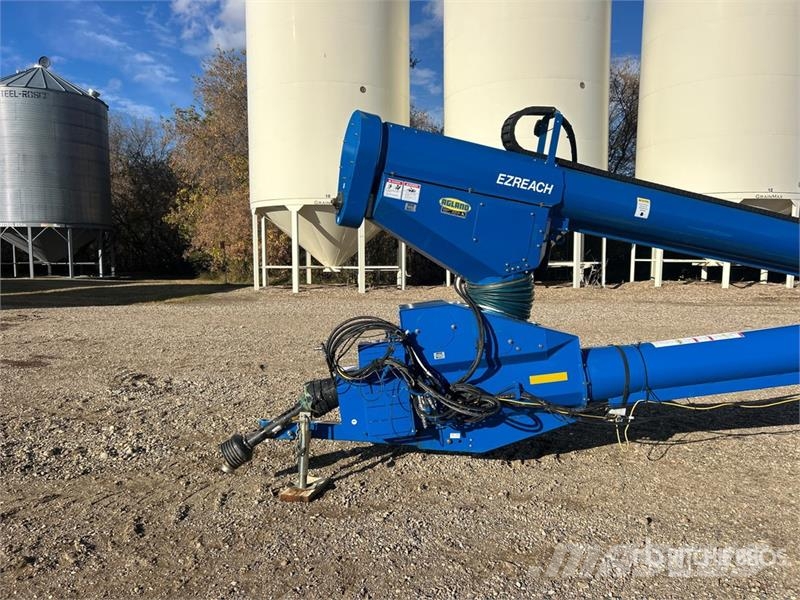 Brandt 1390 HP 13 in x 90 ft Telescopic Swing Grain Auger 운반 장비