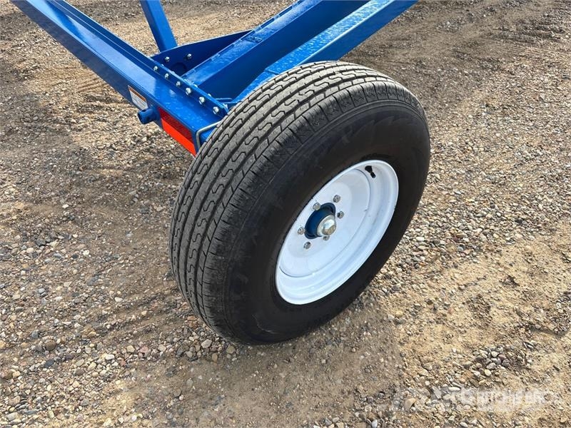 Brandt 1390-HP+ 13 in x 90 ft Swing Grain Auger Material de transporte