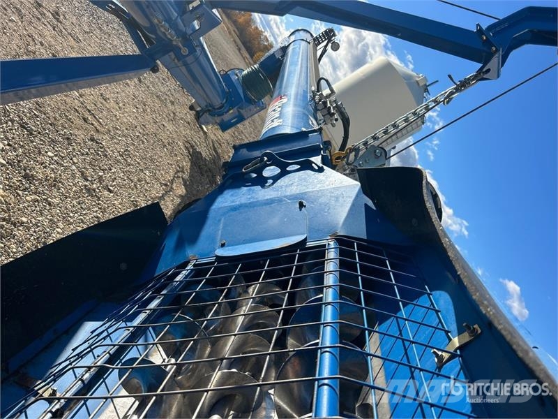 Brandt 1390 HP 13 in x 90 ft Telescopic Swing Grain Auger 운반 장비