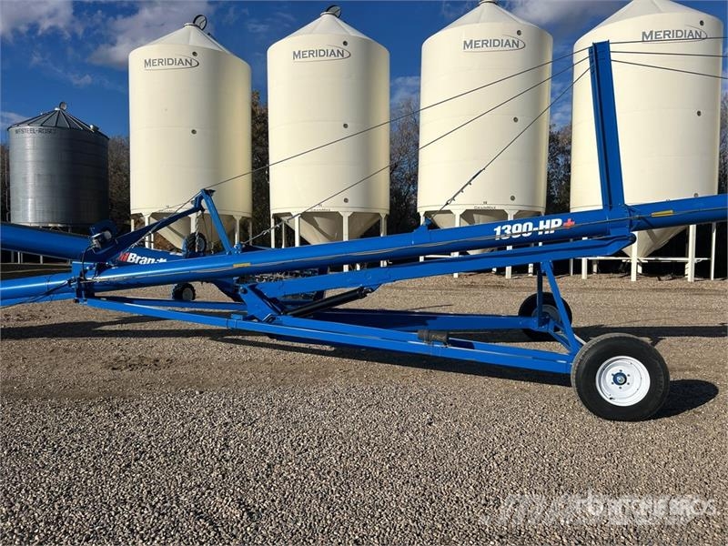 Brandt 1390 HP 13 in x 90 ft Telescopic Swing Grain Auger 운반 장비