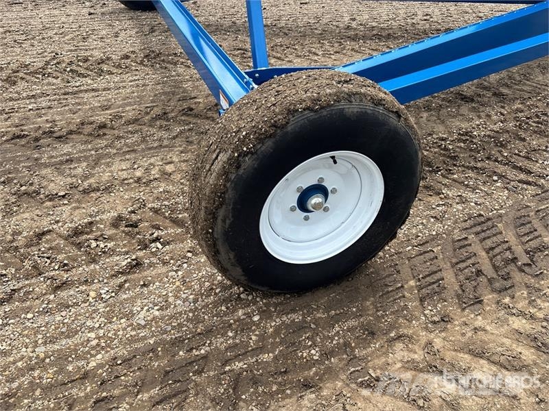 Brandt 1390 HP 13 in x 90 ft Swing Grain Auger Material de transporte