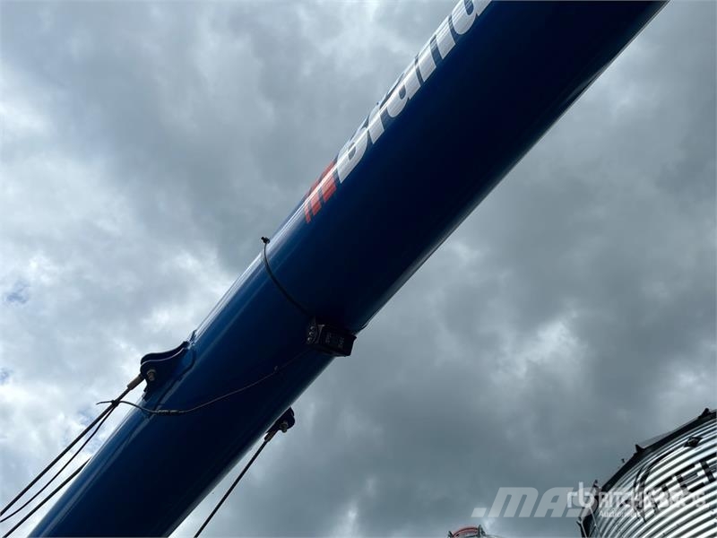 Brandt 1390 HP 13 in x 90 ft Swing Grain Auger Material de transporte