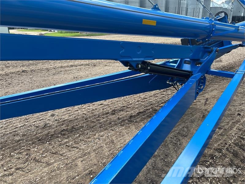 Brandt 1390 HP 13 in x 90 ft Swing Grain Auger Material de transporte