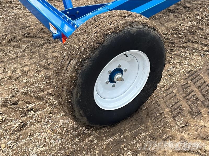 Brandt 1390 HP 13 in x 90 ft Swing Grain Auger Material de transporte