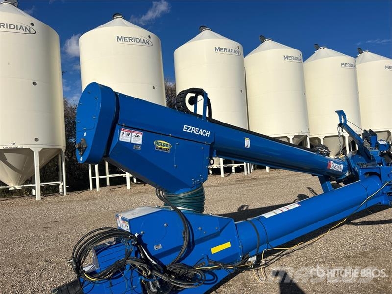 Brandt 1390 HP 13 in x 90 ft Telescopic Swing Grain Auger 운반 장비