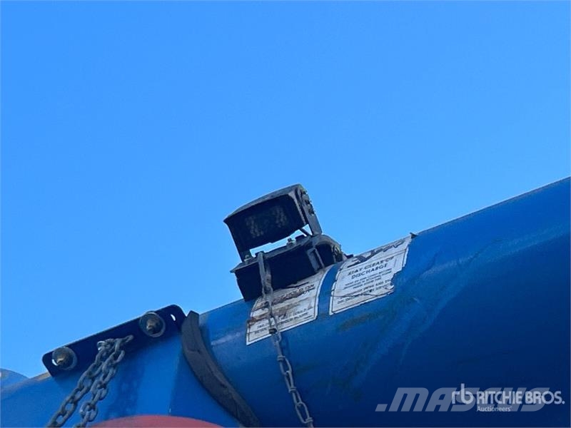 Brandt 1390 HP 13 in x 90 ft Telescopic Swing Grain Auger 운반 장비