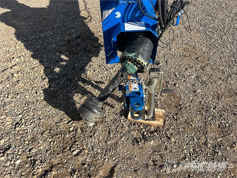 Brandt 1390 HP 13 in x 90 ft Telescopic Swing Grain Auger 운반 장비