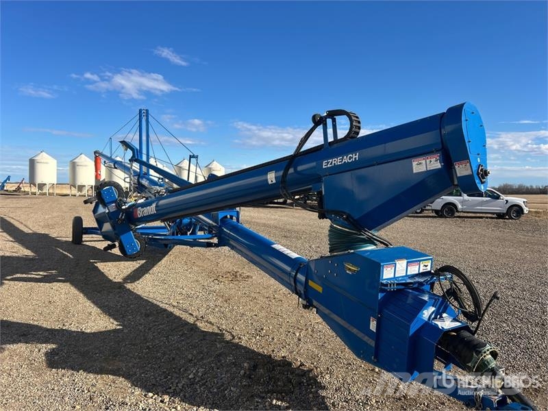 Brandt 1390 HP 13 in x 90 ft Telescopic Swing Grain Auger 운반 장비