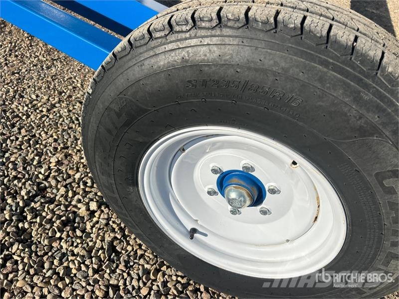Brandt 1390 HP 13 in x 90 ft Telescopic Swing Grain Auger 운반 장비