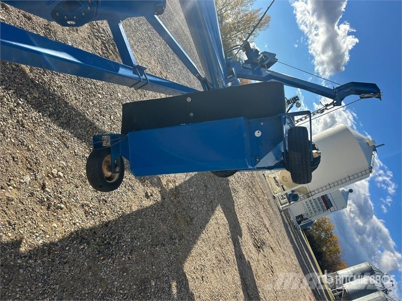 Brandt 1390 HP 13 in x 90 ft Telescopic Swing Grain Auger 운반 장비