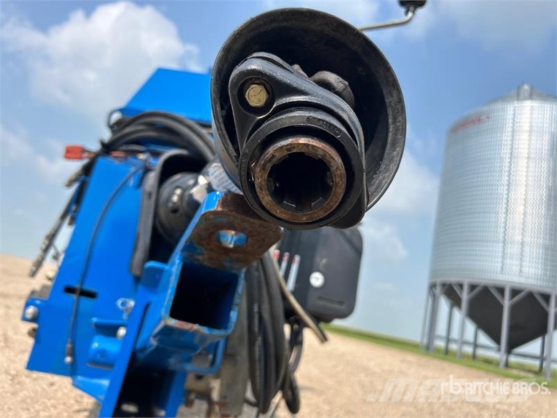 Brandt 15100A 15 in x 100 ft Swing Grain Conveyor 운반 장비