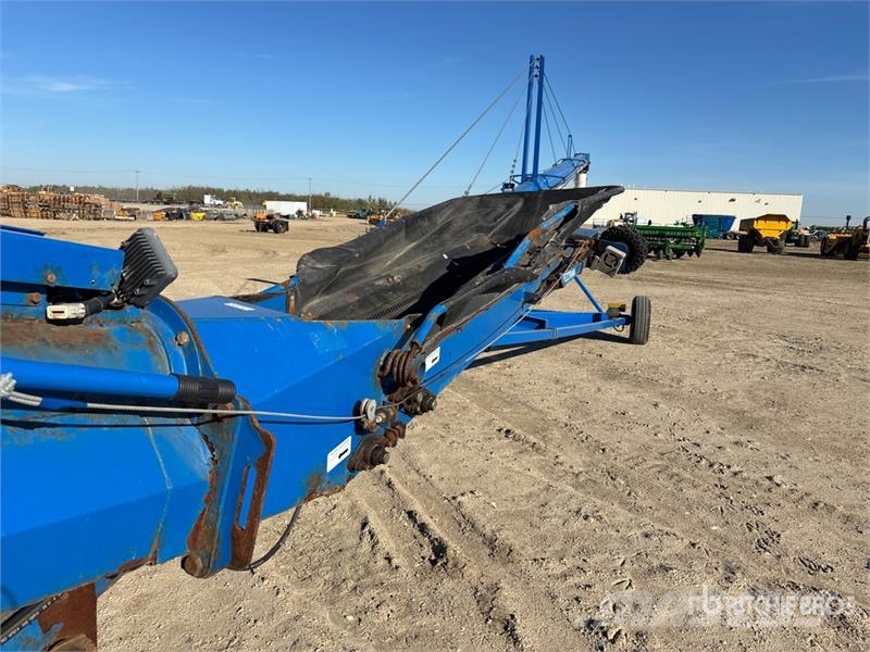 Brandt 1590A 15 in x 90 ft Swing Grain Conveyor معدات نقل
