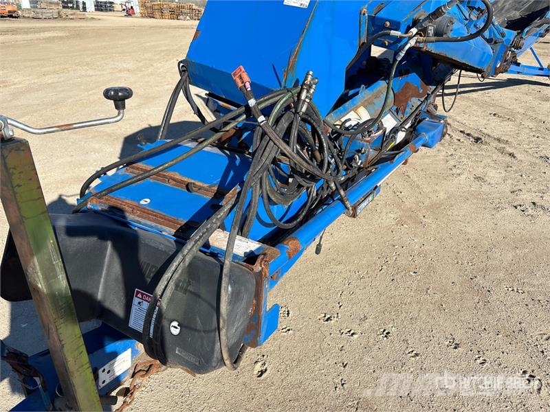 Brandt 1590A 15 in x 90 ft Swing Grain Conveyor معدات نقل