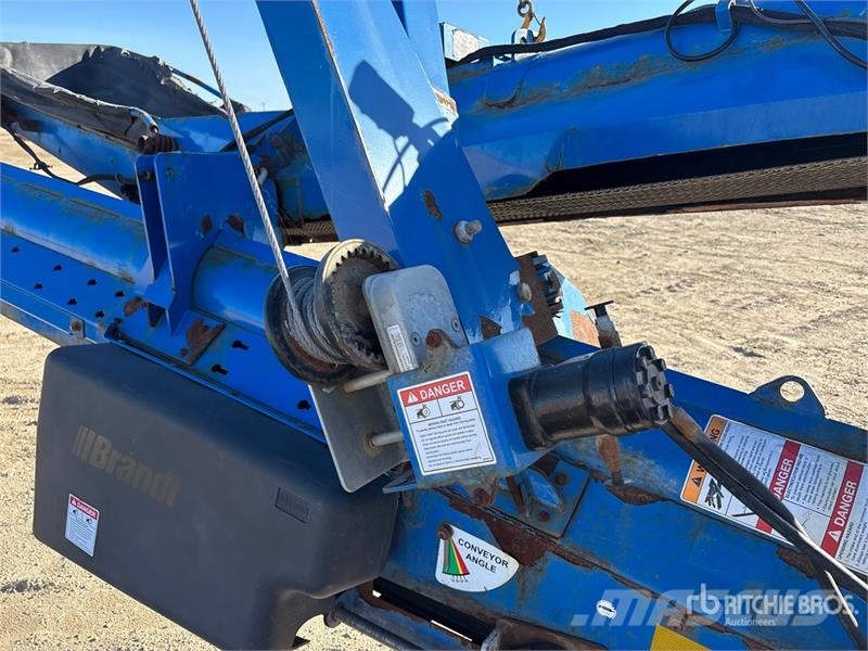 Brandt 1590A 15 in x 90 ft Swing Grain Conveyor معدات نقل