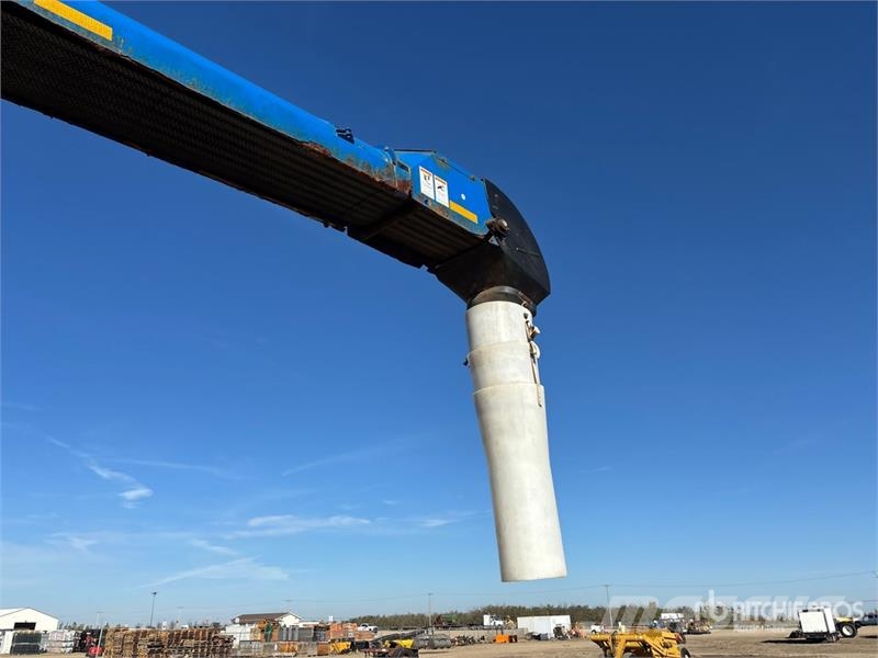 Brandt 1590A 15 in x 90 ft Swing Grain Conveyor معدات نقل