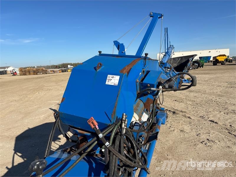 Brandt 1590A 15 in x 90 ft Swing Grain Conveyor معدات نقل