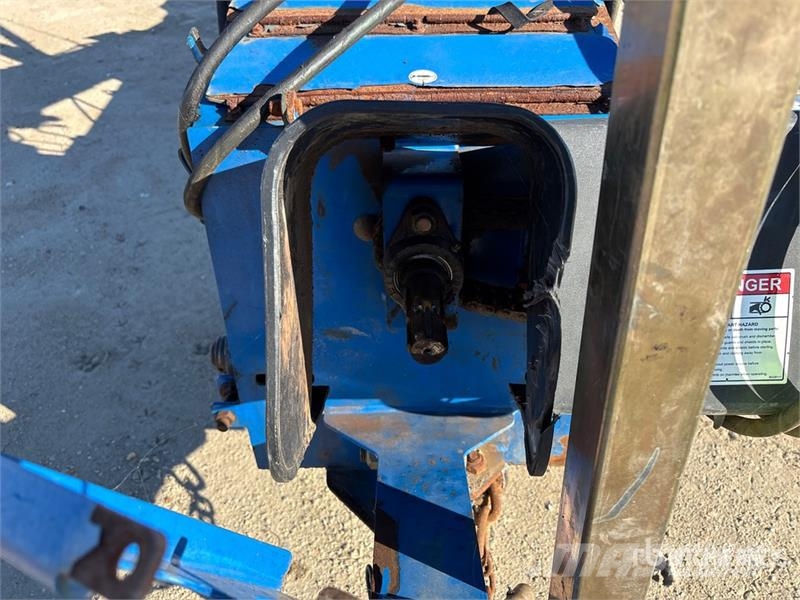 Brandt 1590A 15 in x 90 ft Swing Grain Conveyor معدات نقل