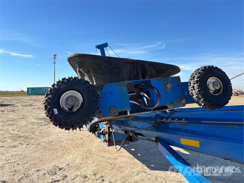 Brandt 1590A 15 in x 90 ft Swing Grain Conveyor معدات نقل