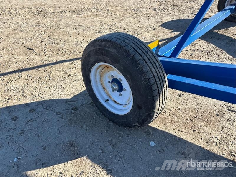 Brandt 1590A 15 in x 90 ft Swing Grain Conveyor معدات نقل