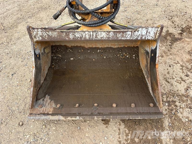 Brandt 42 in Q/C Hydraulic Tilting Excavator Bucket - Fit Schaufeln