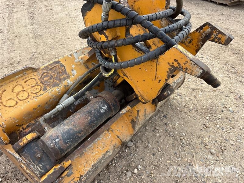 Brandt 42 in Q/C Hydraulic Tilting Excavator Bucket - Fit Schaufeln