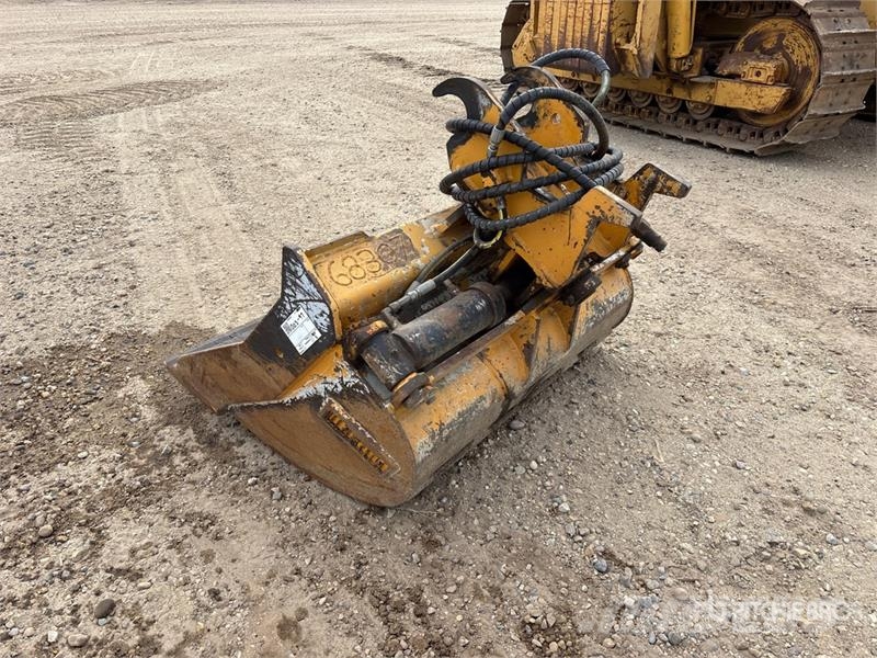 Brandt 42 in Q/C Hydraulic Tilting Excavator Bucket - Fit Schaufeln