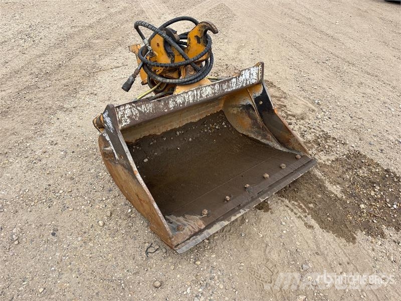 Brandt 42 in Q/C Hydraulic Tilting Excavator Bucket - Fit Schaufeln