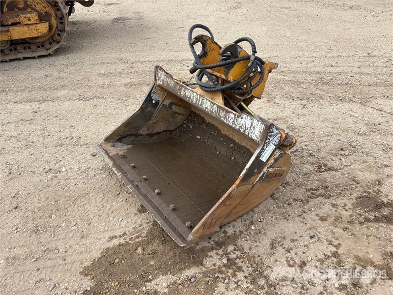 Brandt 42 in Q/C Hydraulic Tilting Excavator Bucket - Fit Schaufeln