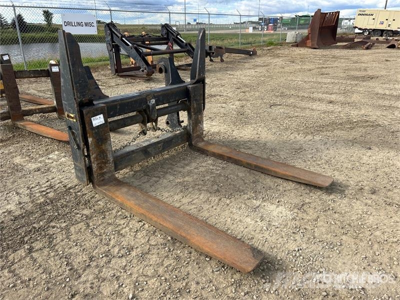 Brandt 60 in Wheel Loader Forks - Fits JD 524/624L Вили