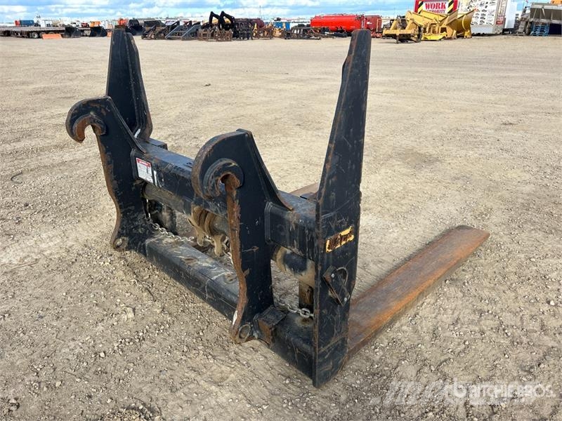 Brandt 60 in Wheel Loader Forks - Fits JD 524/624L Вили