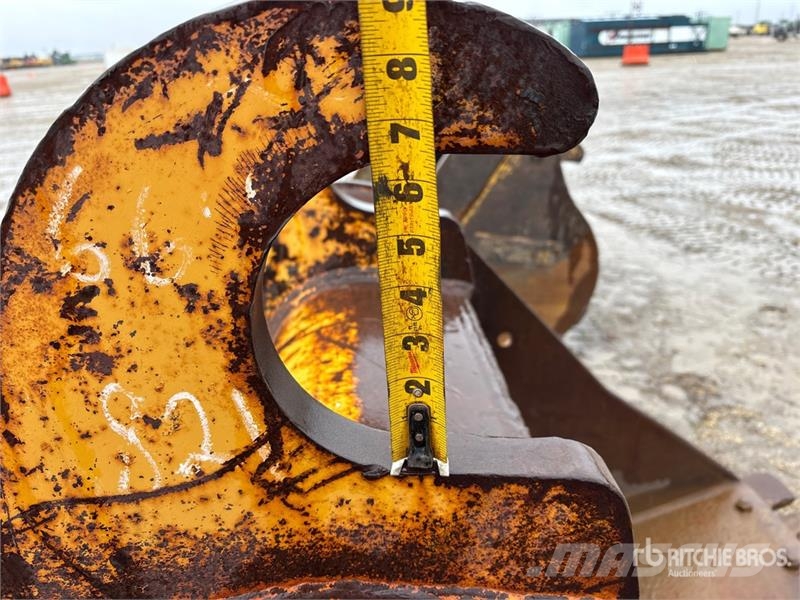 Brandt 66 in Q/C Cleanup Excavator Bucket - Fits John Dee دلاء