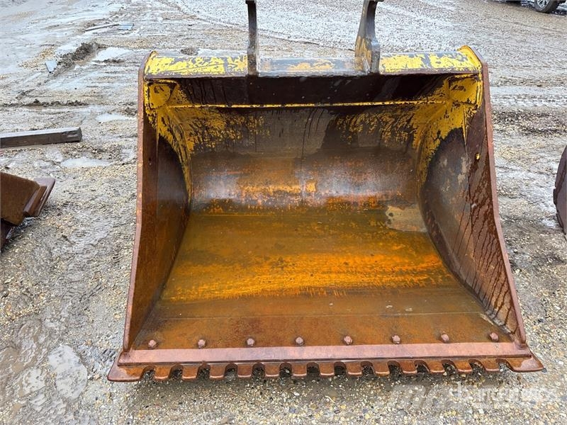 Brandt 66 in Q/C Cleanup Excavator Bucket - Fits John Dee دلاء