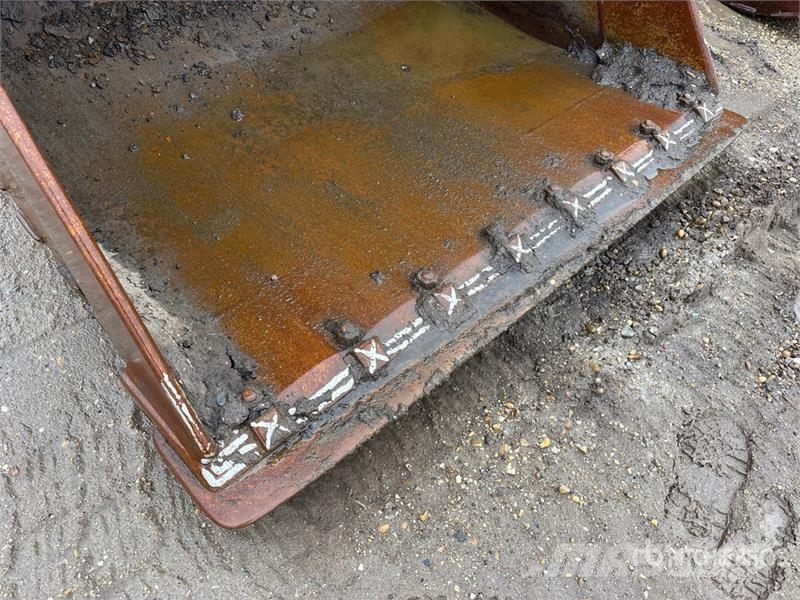 Brandt 66 in Q/C Cleanup Excavator Bucket - Fits John Dee دلاء