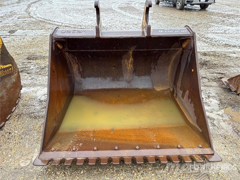 Brandt 66 in Q/C Cleanup Excavator Bucket - Fits John Dee دلاء