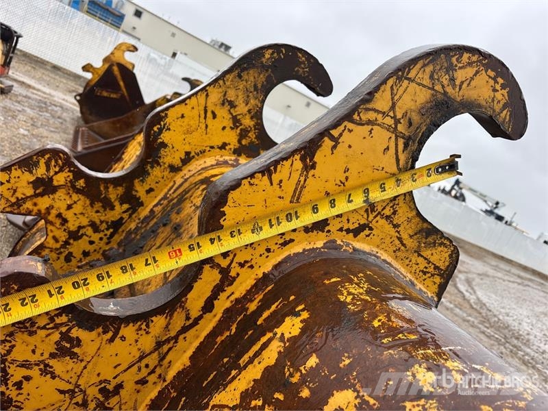 Brandt 66 in Q/C Cleanup Excavator Bucket - Fits John Dee دلاء
