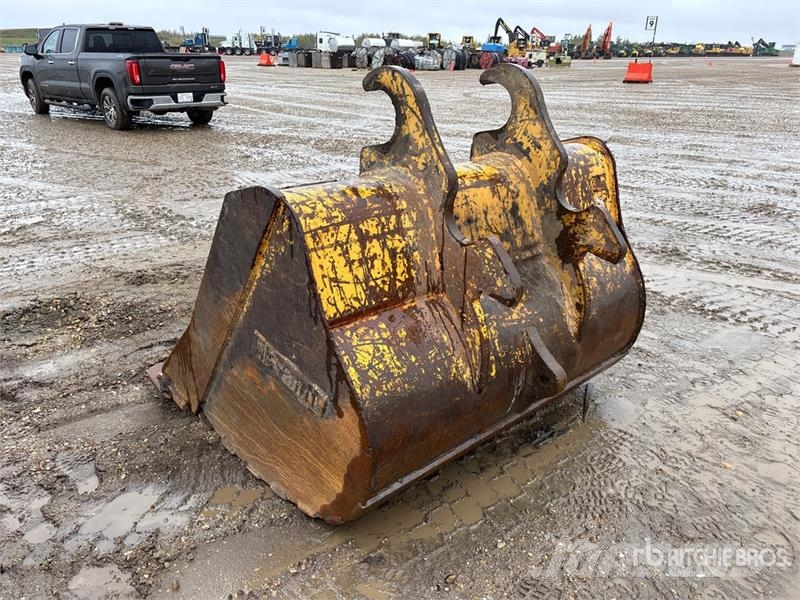 Brandt 66 in Q/C Cleanup Excavator Bucket - Fits John Dee دلاء