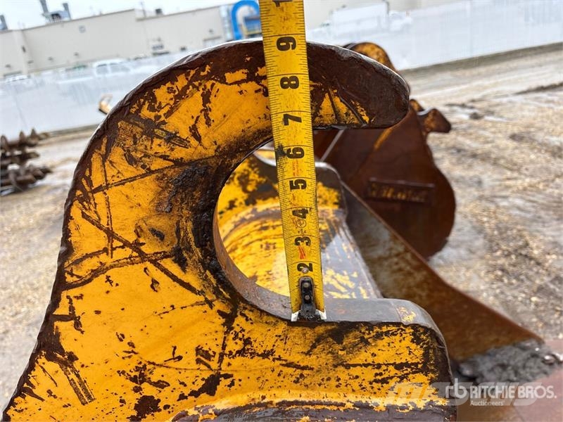 Brandt 66 in Q/C Cleanup Excavator Bucket - Fits John Dee دلاء