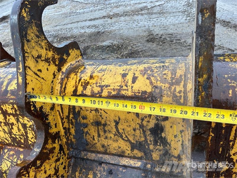 Brandt 66 in Q/C Cleanup Excavator Bucket - Fits John Dee دلاء
