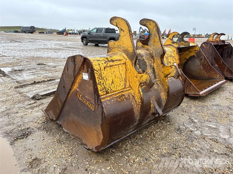 Brandt 72 in Q/C Cleanup Excavator Bucket - Fits John Dee دلاء