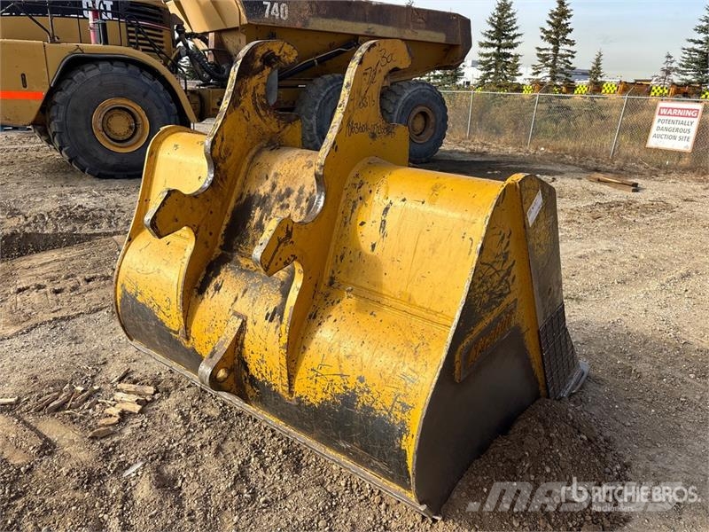 Brandt 72 in Q/C Cleanup Excavator Bucket - Fits John Dee Žlice